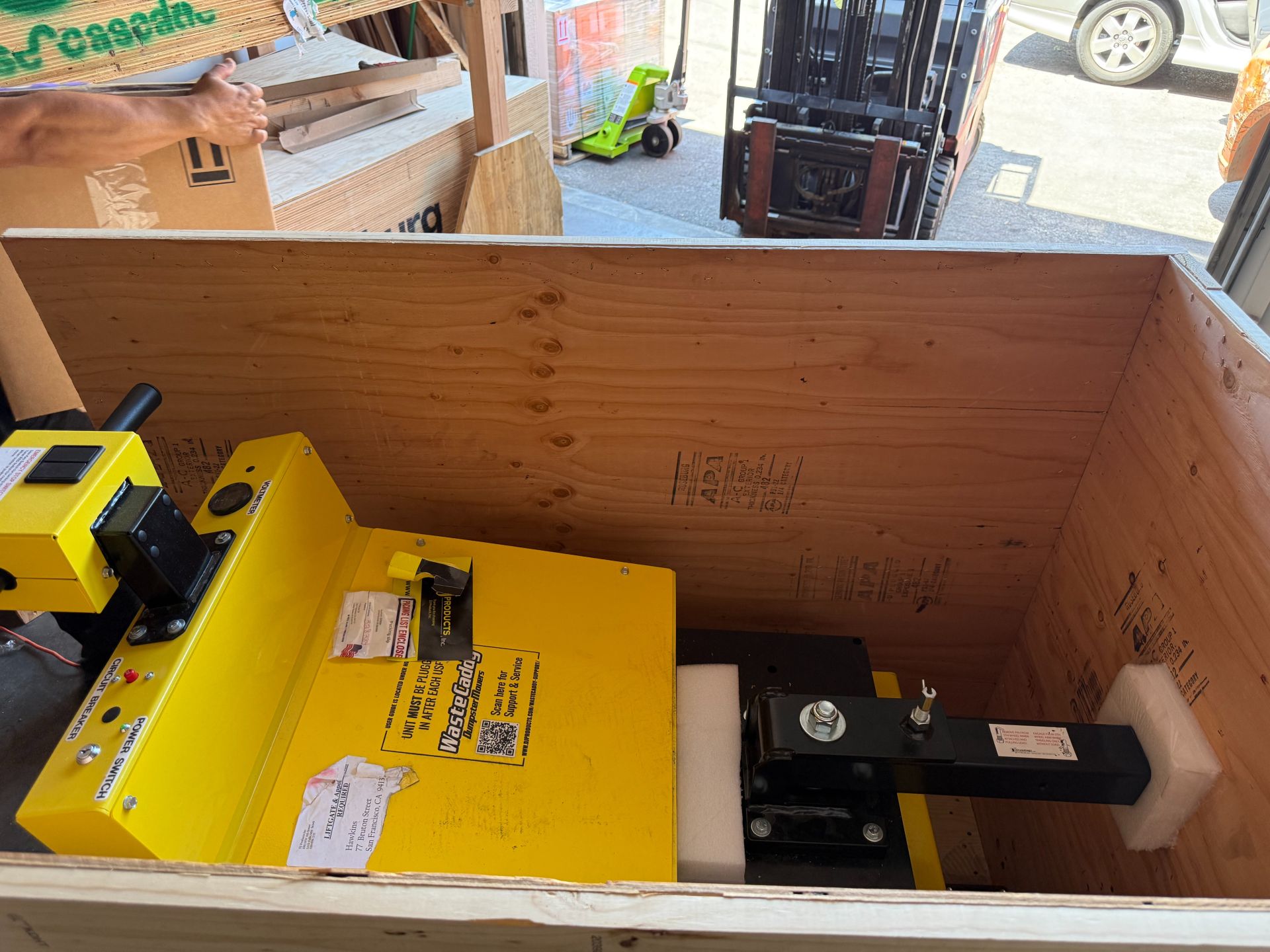 This photo depicts SF Bay Area moving company with local office moving or commercial moving transportation team.